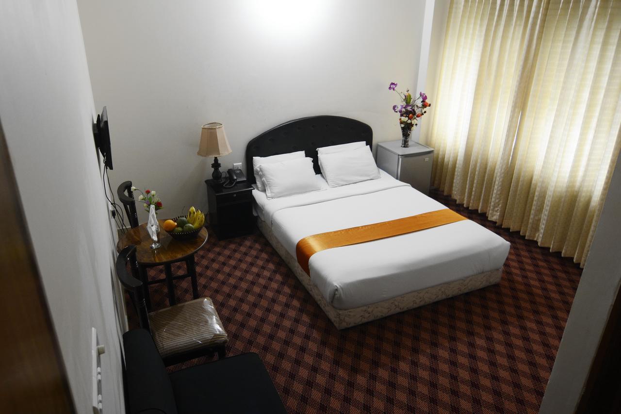 Holiday Xpress Dhaka Exterior photo