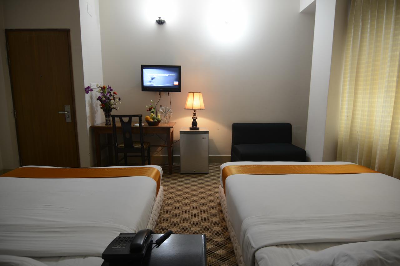 Holiday Xpress Dhaka Exterior photo