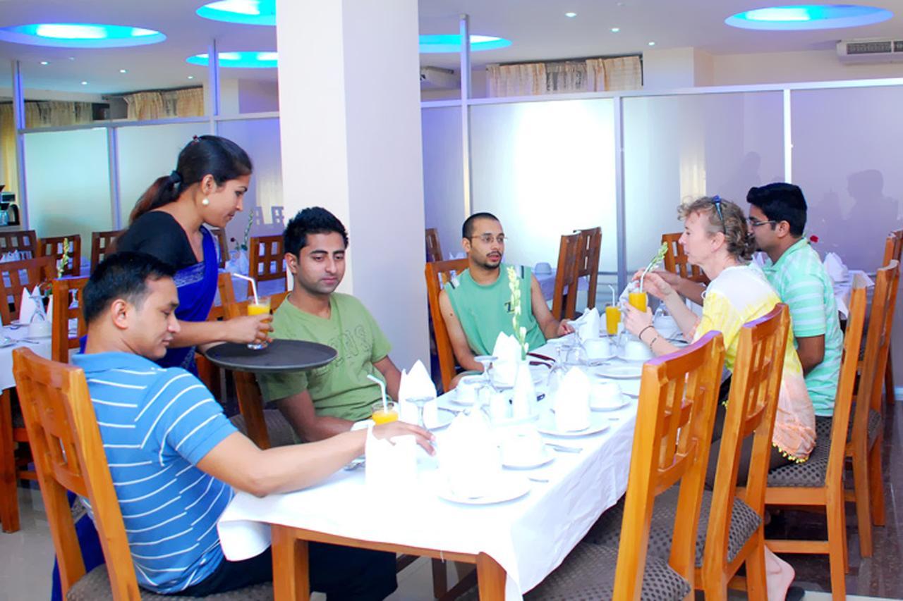 Holiday Xpress Dhaka Exterior photo